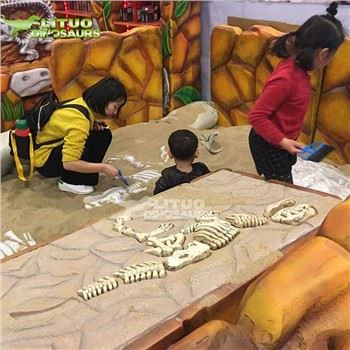 Simulirano arheološko nalazište dinosaura